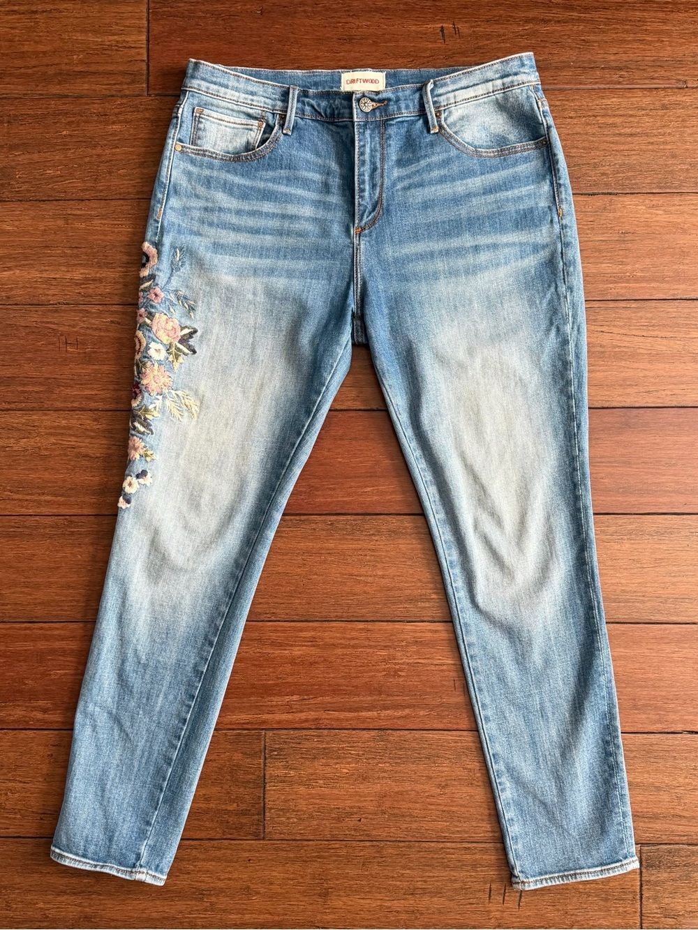 Sundance Catalog Driftwood Embroidered Jackie Jeans Floral Size 32 - Picture 6 of 12